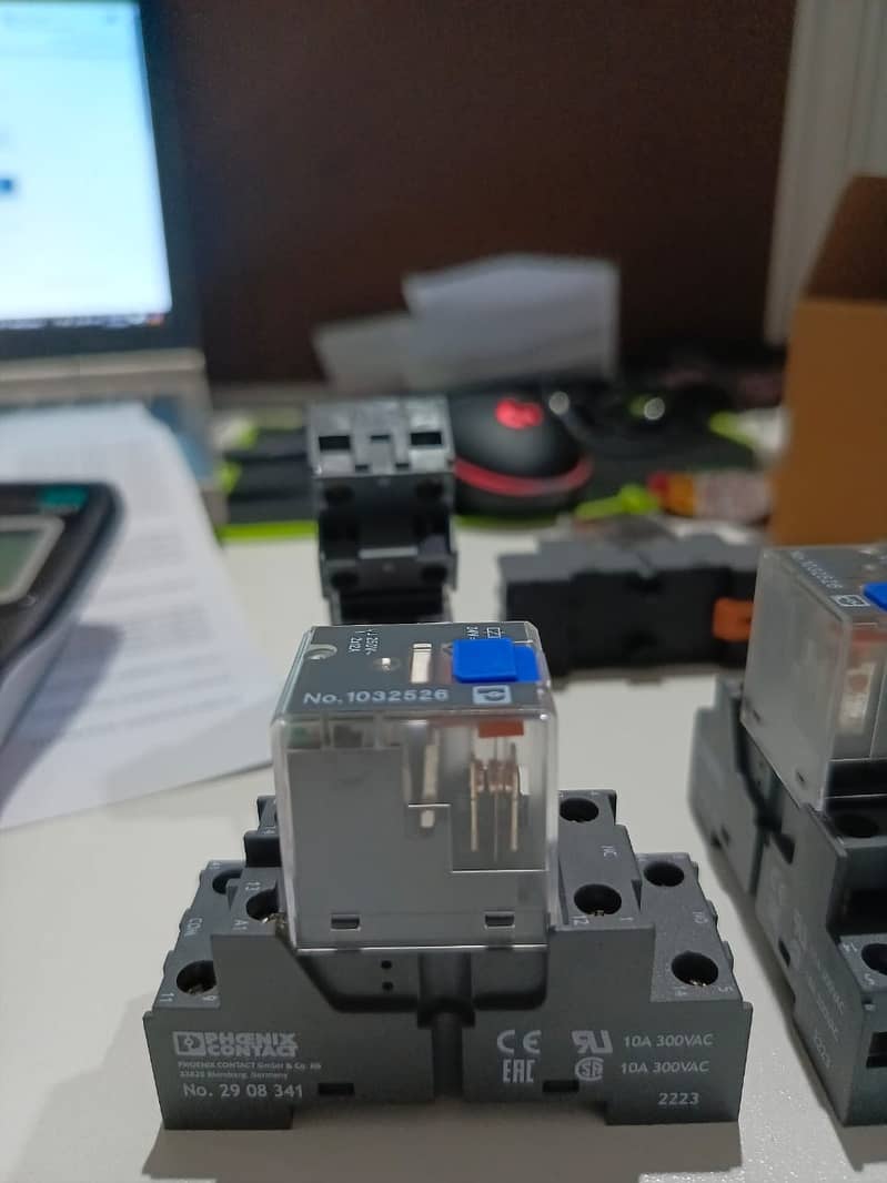 24V DC 8 Pin Flat Relays with Base Phoenix Contact 3