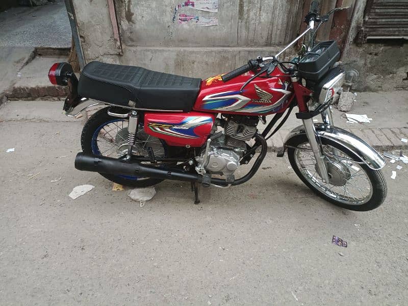 Honda 125 New Baik 03227772833 is nambar par cll kary 13