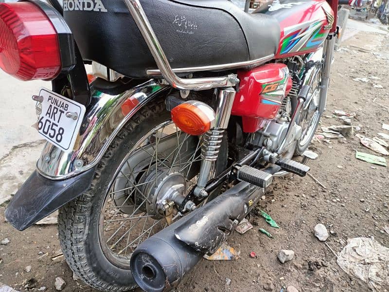 Honda 125 in lush condition 8