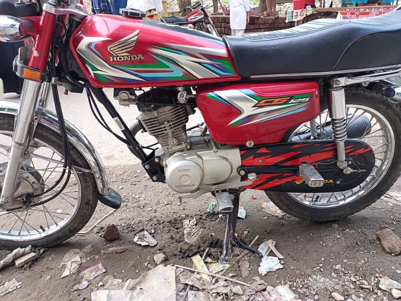 Honda 125 in lush condition 9