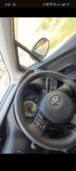 Toyota Vitz 2017 5