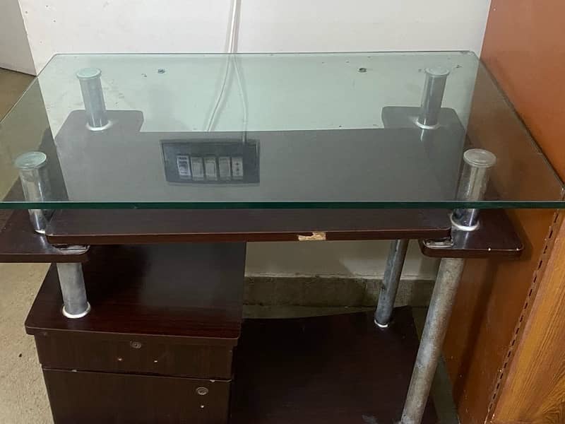 computer table for urgent sale fixed price 4