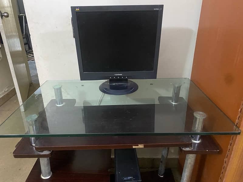 computer table for urgent sale fixed price 5