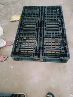 plastic pallets