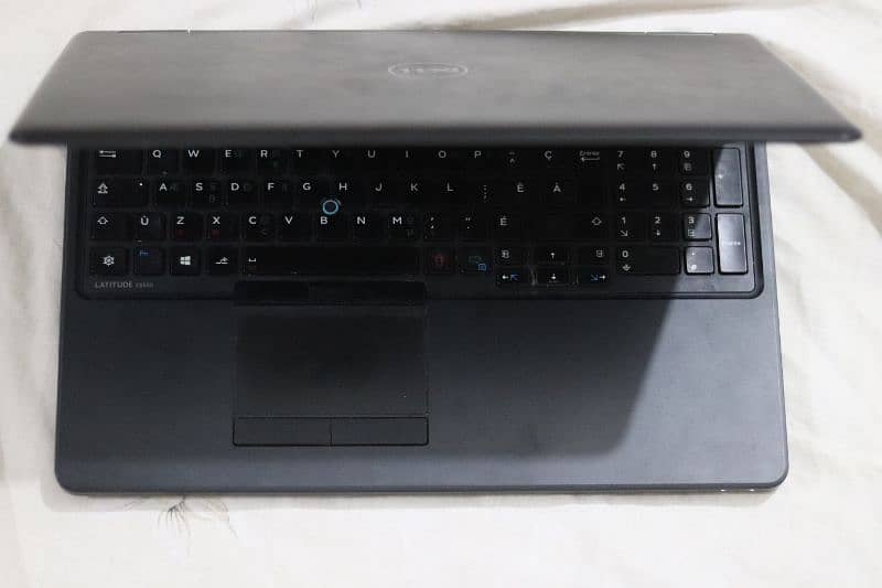 Dell Latitude e5550 3