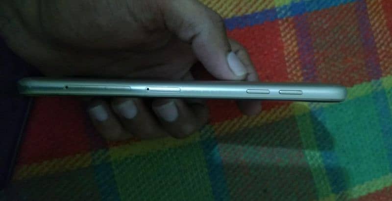 I'm selling my mobile Samsung Galaxy j7 pro 3/32 2