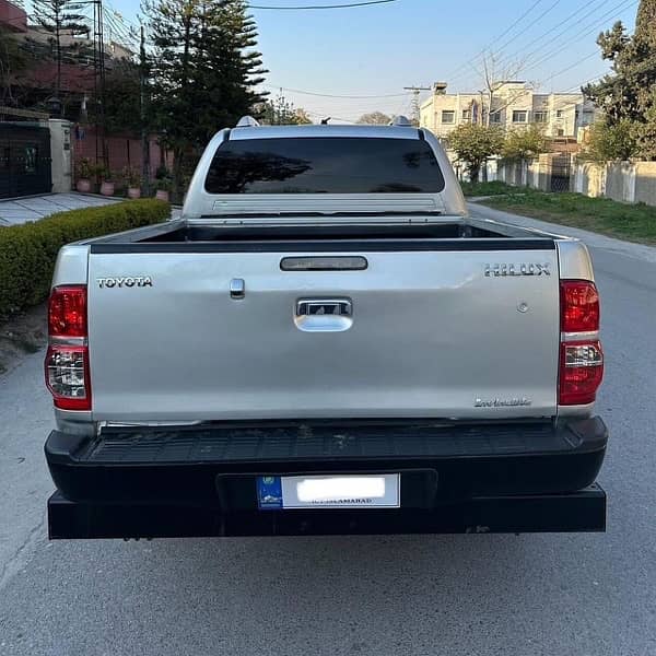 Toyota Hilux Invincible 2014 5