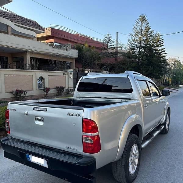 Toyota Hilux Invincible 2014 6