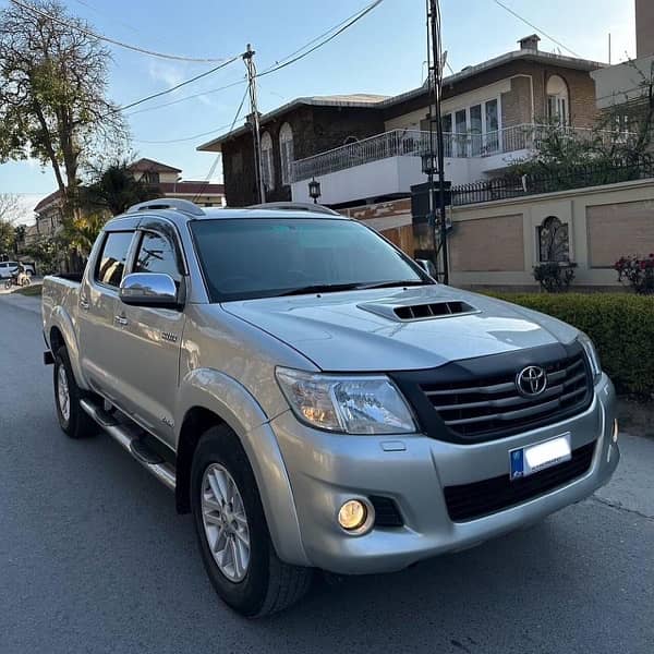 Toyota Hilux Invincible 2014 7