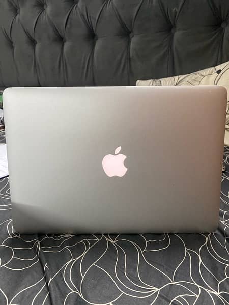 MacBook Air early 2015 8 gb ram 2