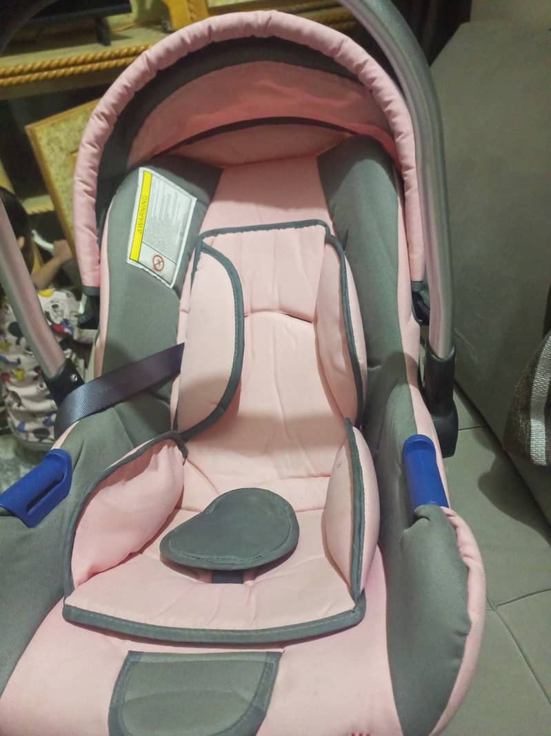 Car seat + carrier 4