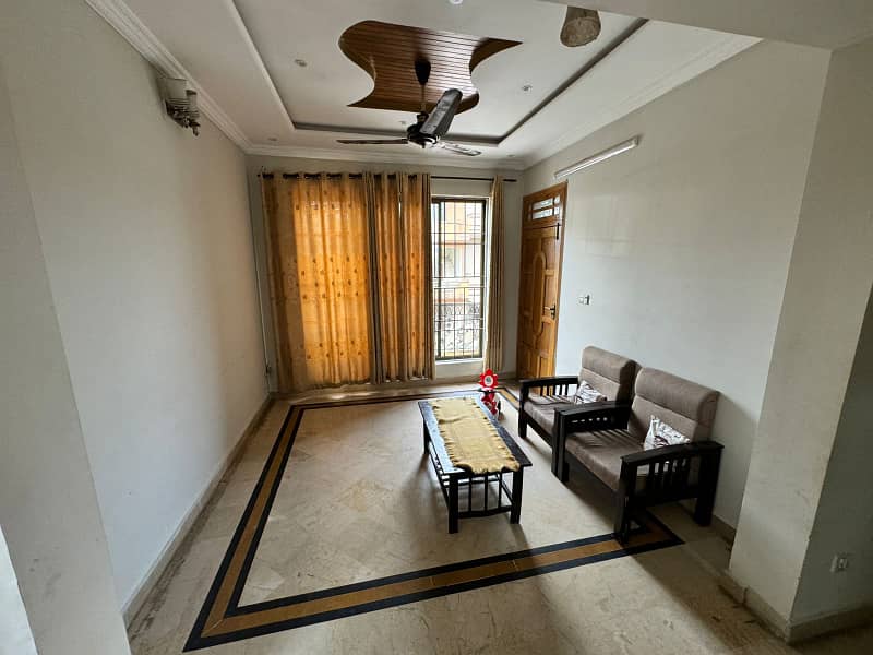 Upper portion for rent in g-11 Islamabad 0