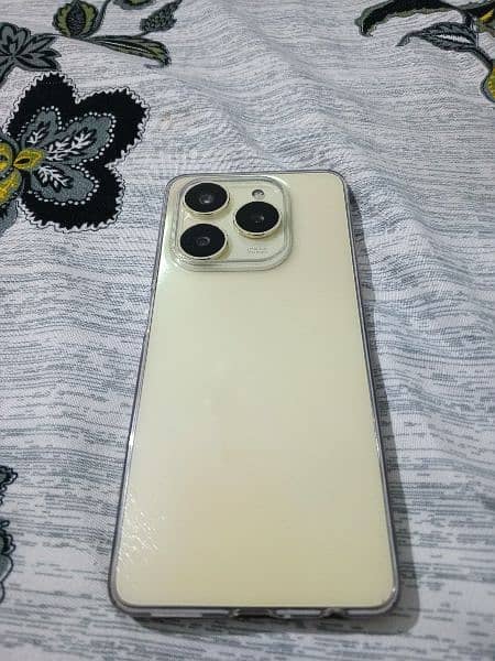 Tecno Spark 20 pro 1