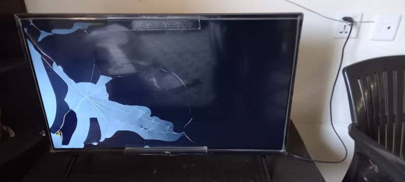 TCL 32 inch Panel Damage 2