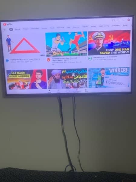 42 inches excellent condition tv 9