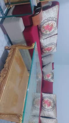 Reasonable sofa with mint condition 0