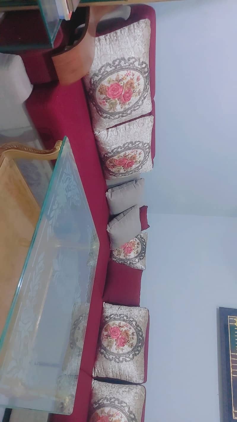 Reasonable sofa with mint condition 2