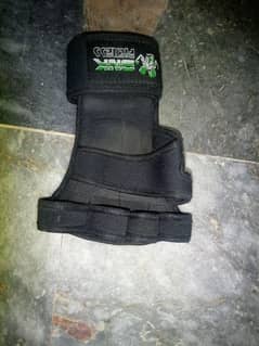 Gym fittnes gloves good condition