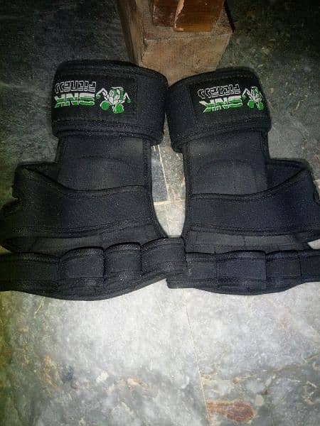 Gym fittnes gloves good condition 1