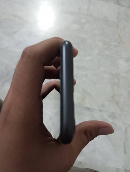 iphone 11 10/10 CONDITION 2