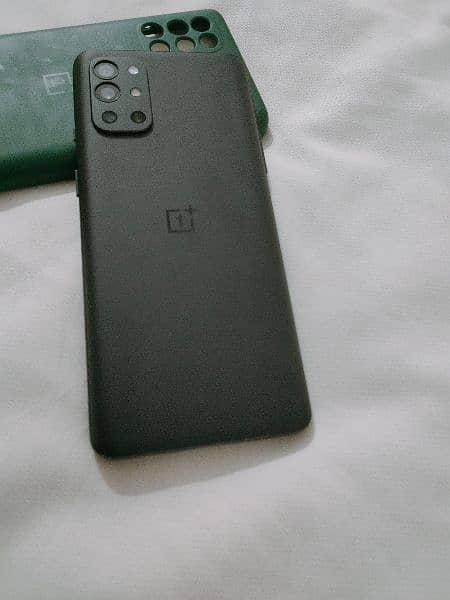 OnePlus 9r (8/128) 0