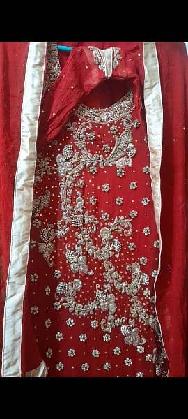 Red dress with golden embroidery 3