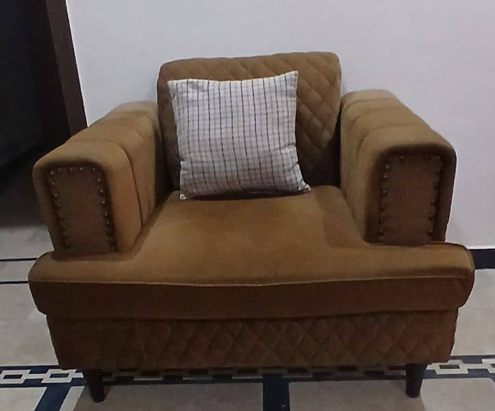 5 Seater Sofa Set alongwith Table for Sale 4