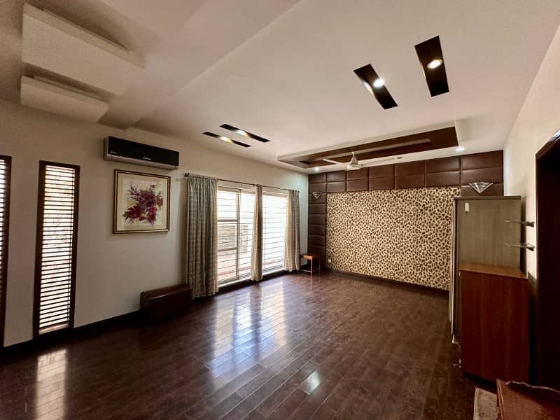 A Beautiful 1 Kanal House Is Available For Rent In PHASE 4 DHA, Lahore. 5