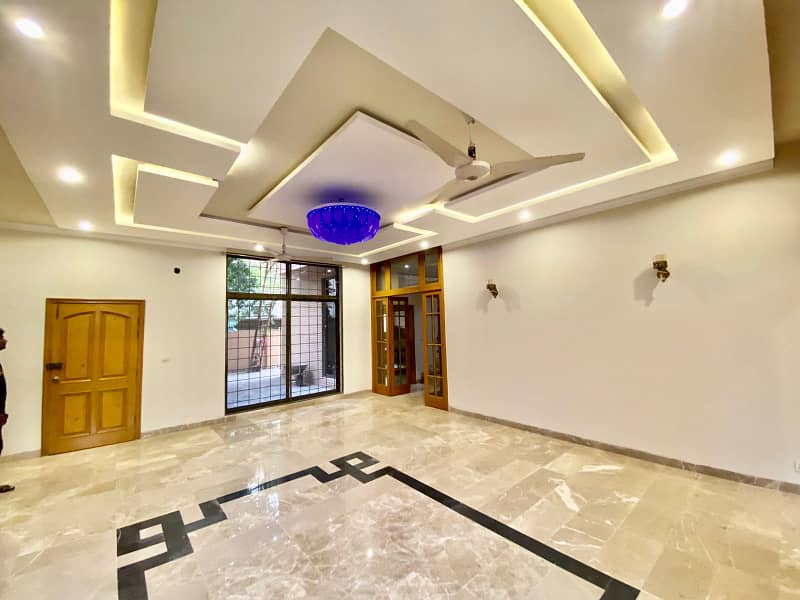 Most Beautiful 2 Kanal House Is Available For Rent In Phase 3 Dha Lahore 15