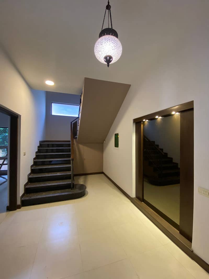 A Beautiful 1 Kanal House Is Available For Rent In PHASE 5 DHA, Lahore. 14