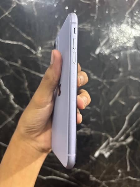 iPhone 11 jv non pta 10/10 condition waterproof 1