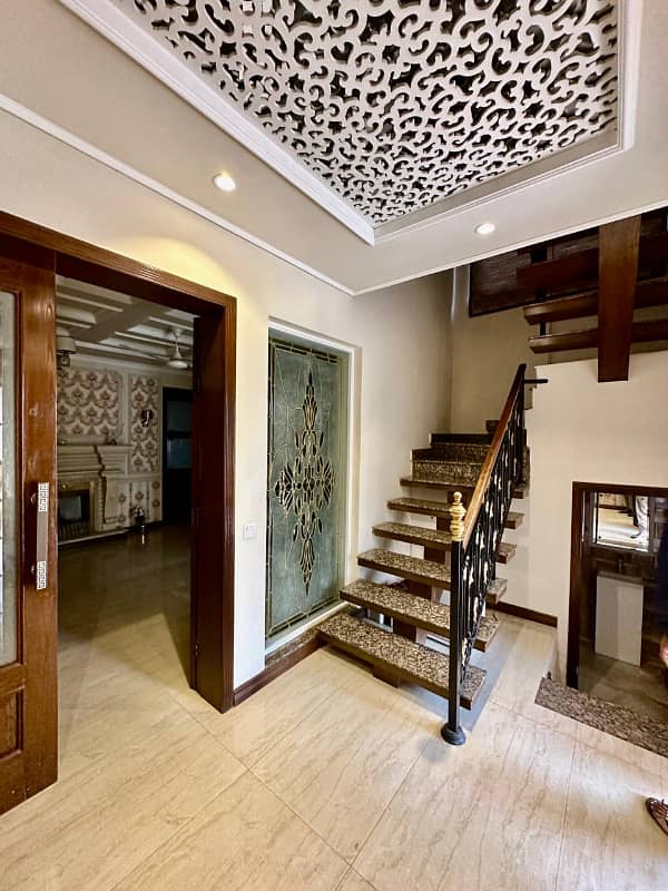 A Beautiful 10 Marla House Is Available For Rent In PHASE 5 DHA, Lahore 7