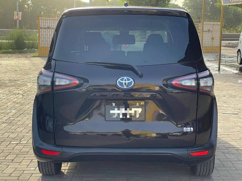 Toyota Sienta 2018 1