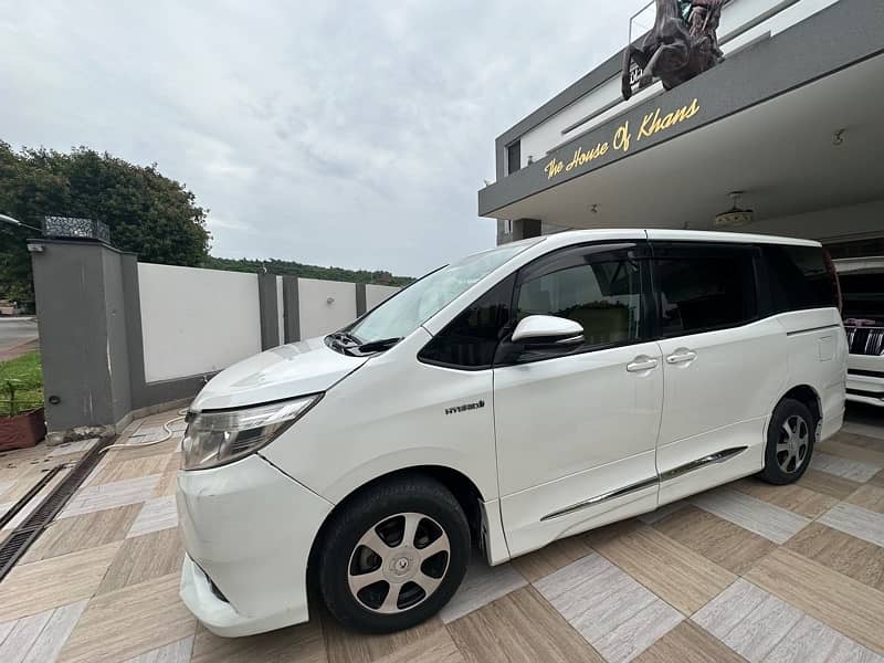 Toyota Noah 2014 5