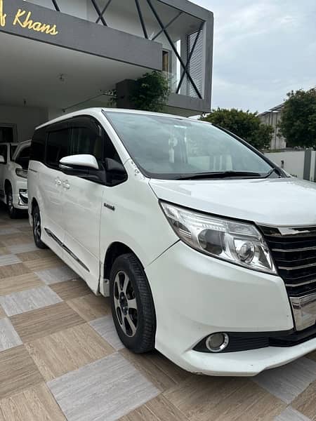 Toyota Noah 2014 6