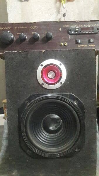 Amplifier and base speaker 3