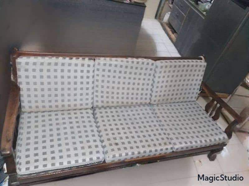 old design 5 seater sofa 1