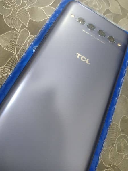 TCL 10 Plus (256 GB) 4