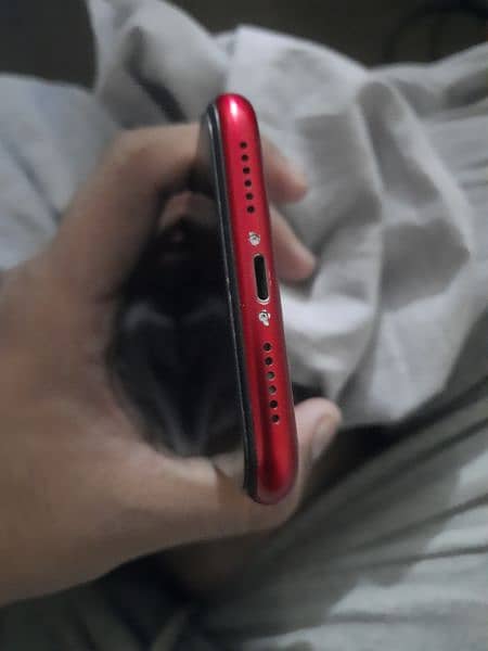 iPhone 11 64gb Red 5