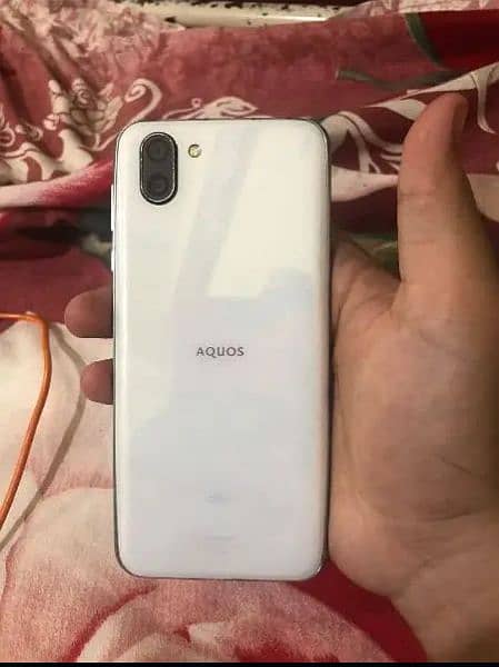 aquos R2 6 64 gb 4