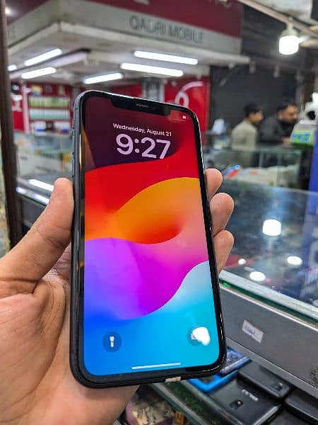 iPhone 11 64GB 10%10 condi. . with 15 Days return and exchange warranty 6