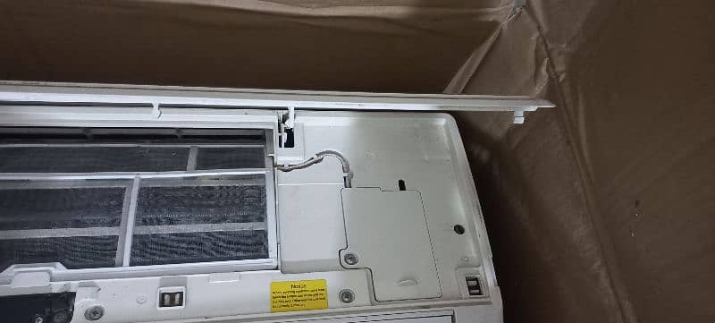 gree 1.5 ton non inverter ac  for sale good condition asim 03335164845 2