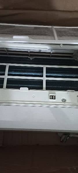 gree 1.5 ton non inverter ac  for sale good condition asim 03335164845 4