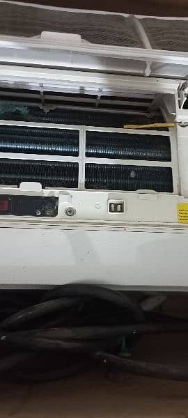 gree 1.5 ton non inverter ac  for sale good condition asim 03335164845 5