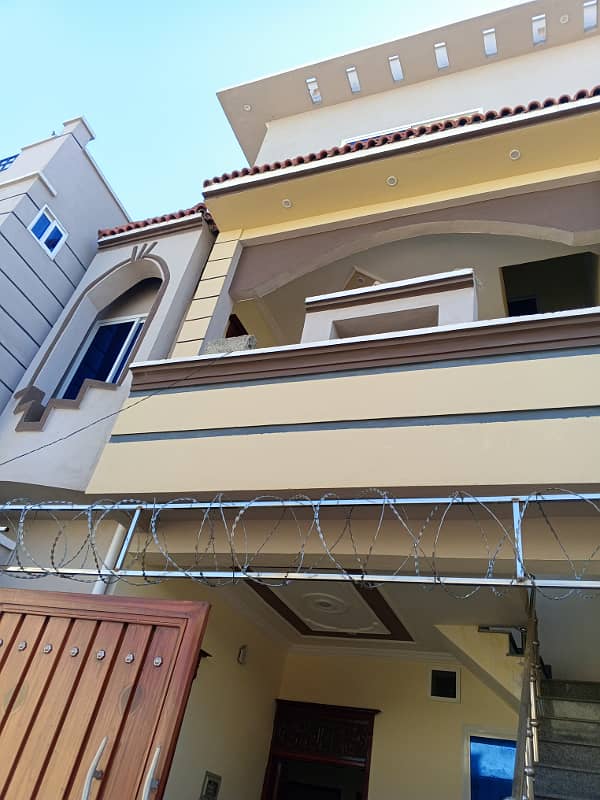 New Triple story 5 Marla Electricity 3 Meter boring water Registry intkal Main Road sy 2 mint 60000 Rent per laga hy Tahir Khan 03115850472 29