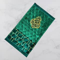 Valvet  prayer  mat