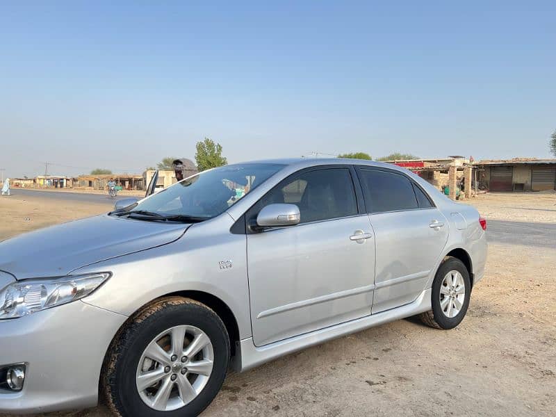 Toyota Corolla Altis 2009 almost Genuine 2 peace minor touchup. 3