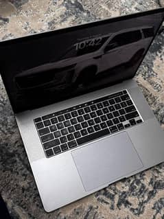 mac book pro 2019 Just like brand new 0