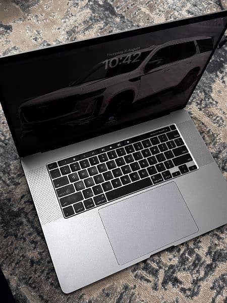 mac book pro 2019 Just like brand new 0