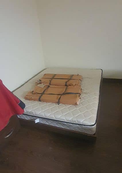 queen mattress and bed 1